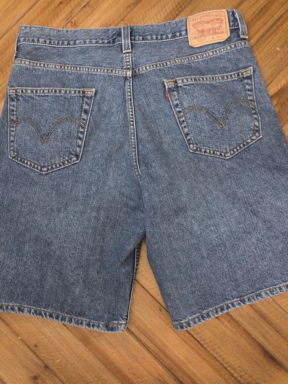 40% SALE RIGHT NOW!!!  Levi's Men's 550 Blue Denim Shorts
